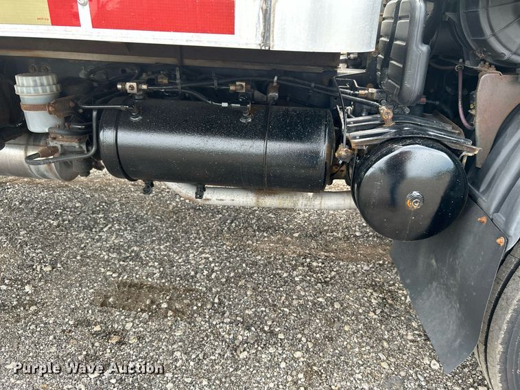 image for item KW9173 2007 Mitsubishi FUSO  box truck