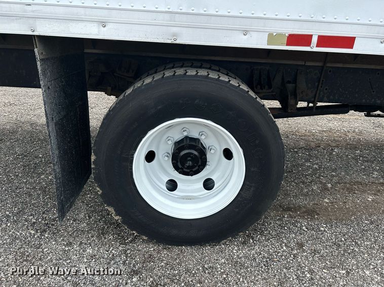 image for item KW9173 2007 Mitsubishi FUSO  box truck