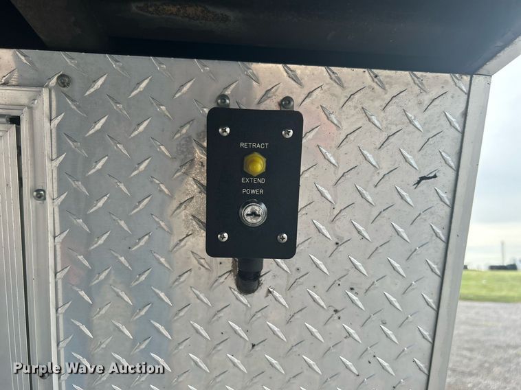 image for item KW9185 2014 Vintage Trailers, LTD. OL828GN  enclosed cargo trailer