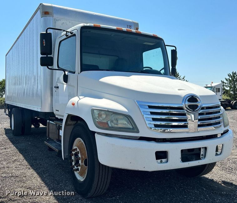 image for item KW9190 2008 Hino 308  box truck