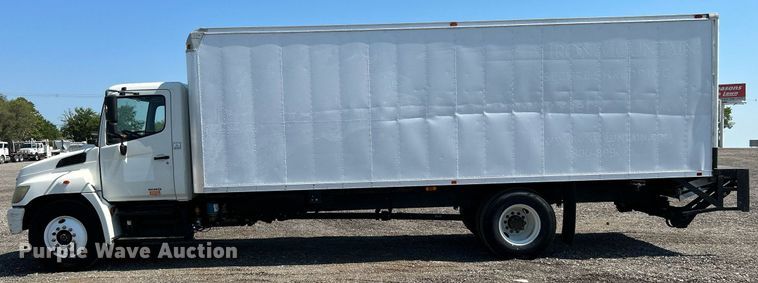 image for item KW9190 2008 Hino 308  box truck