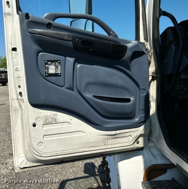 image for item KW9190 2008 Hino 308  box truck