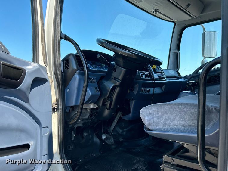 image for item KW9190 2008 Hino 308  box truck