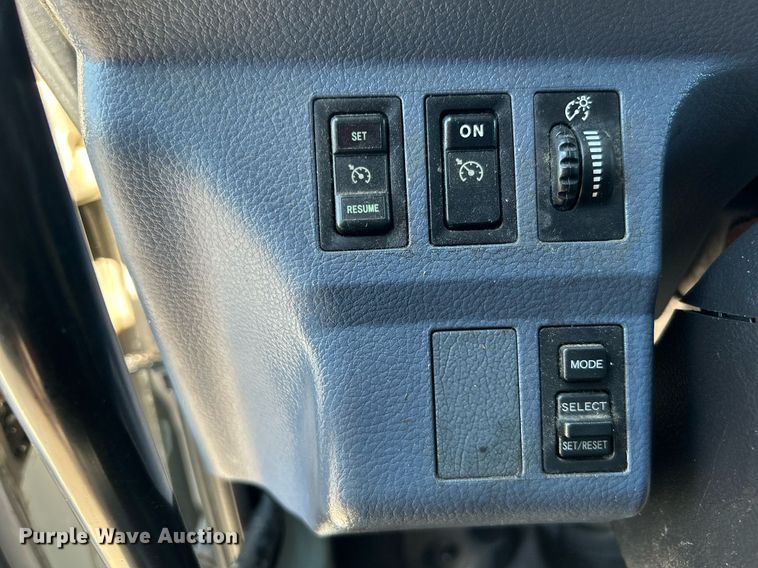 image for item KW9190 2008 Hino 308  box truck