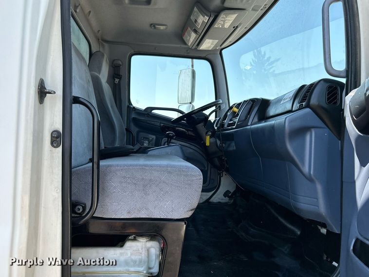 image for item KW9190 2008 Hino 308  box truck