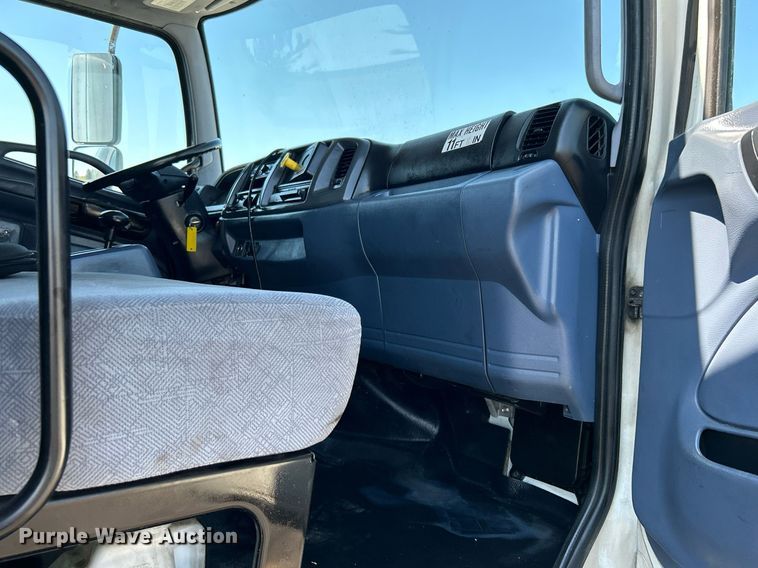 image for item KW9190 2008 Hino 308  box truck