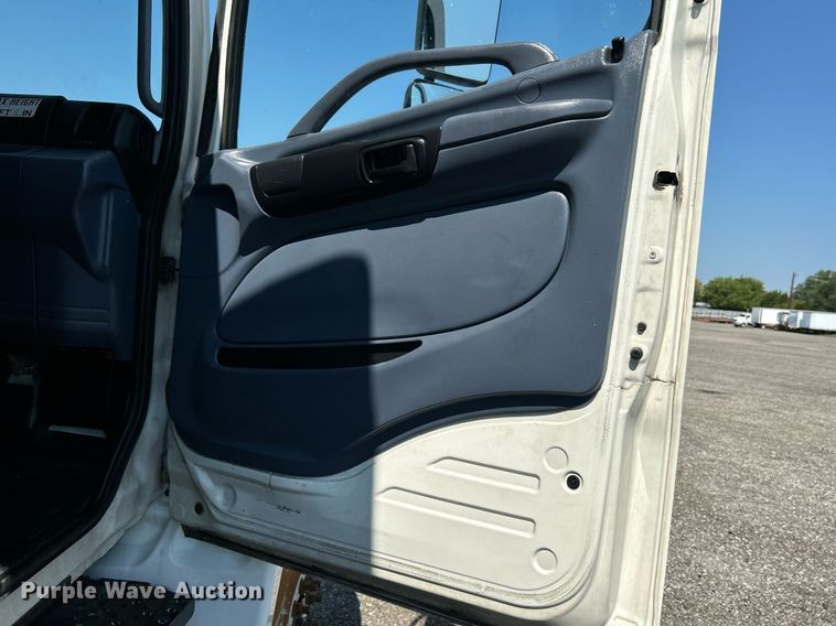 image for item KW9190 2008 Hino 308  box truck