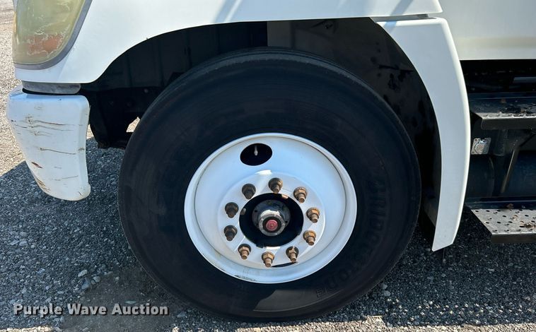 image for item KW9190 2008 Hino 308  box truck