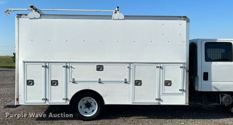 image for item KW9192 2019 Isuzu NPR HD  Crew Cab box truck