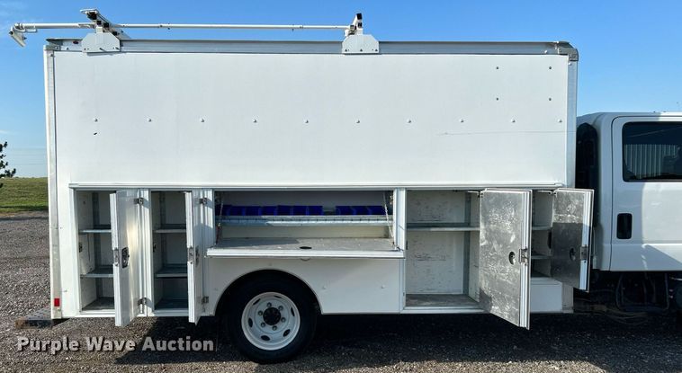 image for item KW9192 2019 Isuzu NPR HD  Crew Cab box truck