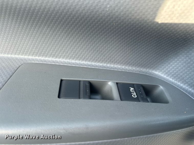 image for item KW9192 2019 Isuzu NPR HD  Crew Cab box truck