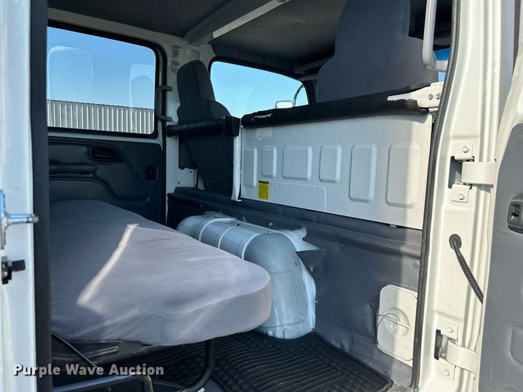 image for item KW9192 2019 Isuzu NPR HD  Crew Cab box truck