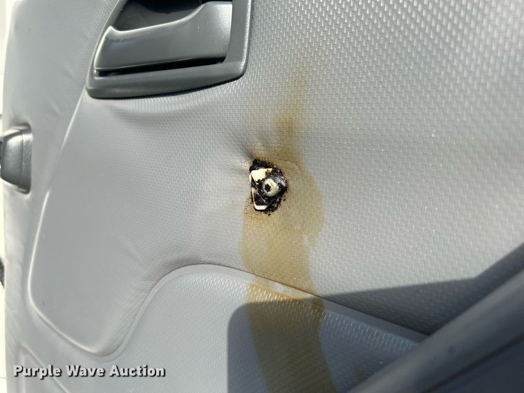 image for item KW9192 2019 Isuzu NPR HD  Crew Cab box truck