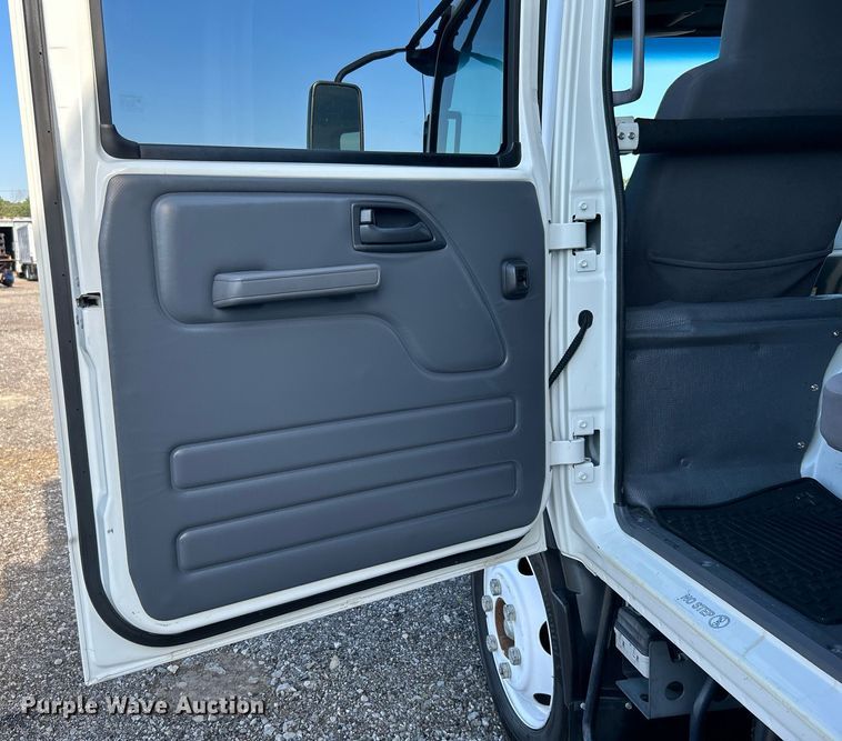 image for item KW9192 2019 Isuzu NPR HD  Crew Cab box truck