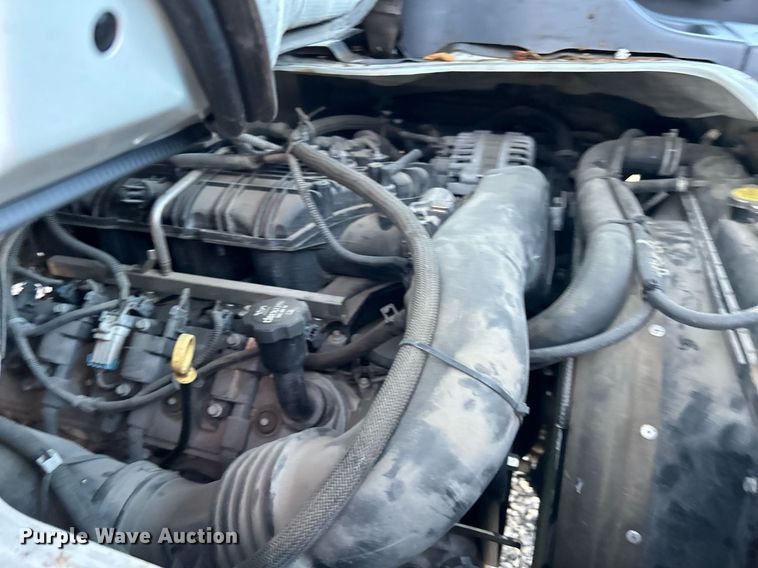 image for item KW9192 2019 Isuzu NPR HD  Crew Cab box truck