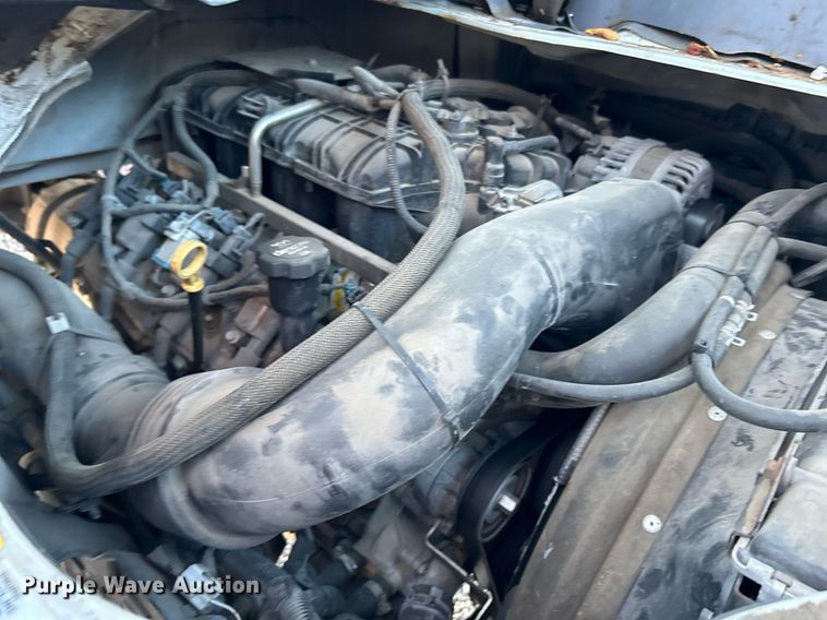 image for item KW9192 2019 Isuzu NPR HD  Crew Cab box truck