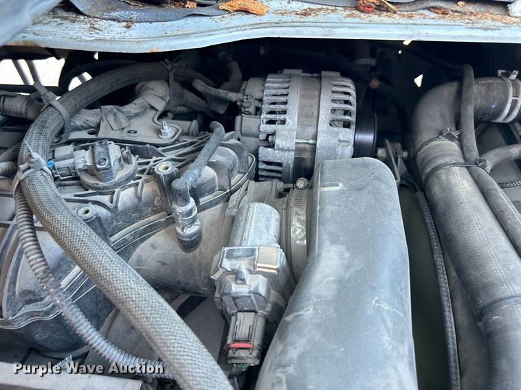 image for item KW9192 2019 Isuzu NPR HD  Crew Cab box truck