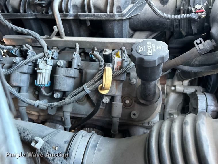 image for item KW9192 2019 Isuzu NPR HD  Crew Cab box truck