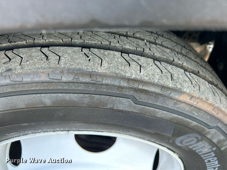 image for item KW9192 2019 Isuzu NPR HD  Crew Cab box truck