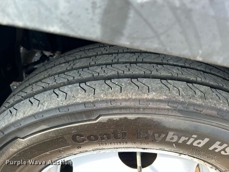 image for item KW9192 2019 Isuzu NPR HD  Crew Cab box truck