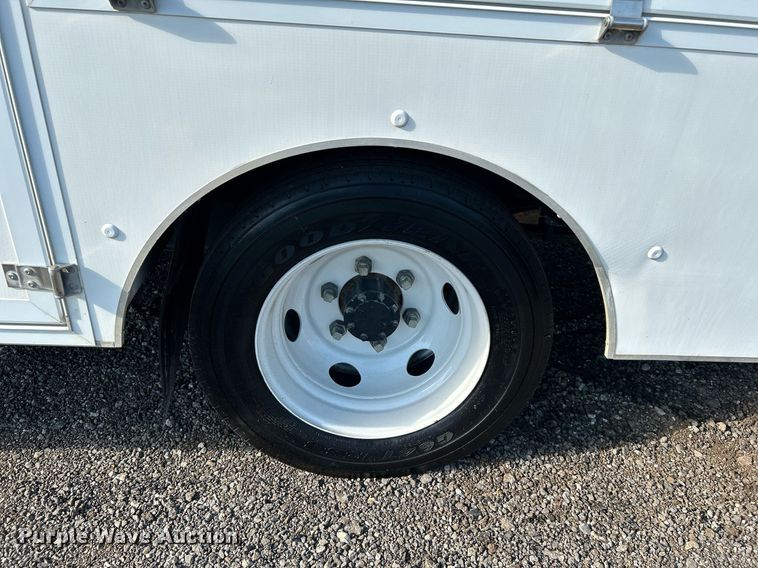 image for item KW9192 2019 Isuzu NPR HD  Crew Cab box truck