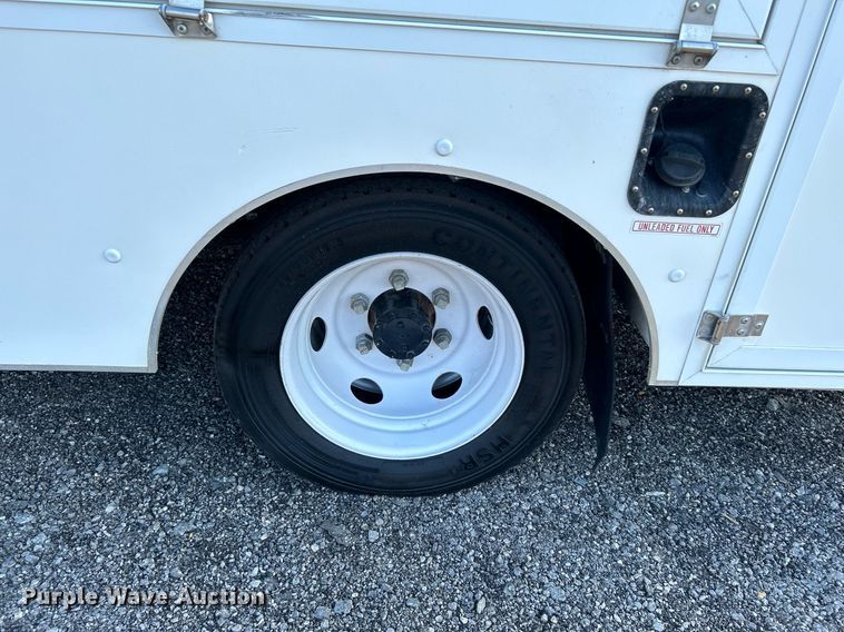 image for item KW9192 2019 Isuzu NPR HD  Crew Cab box truck