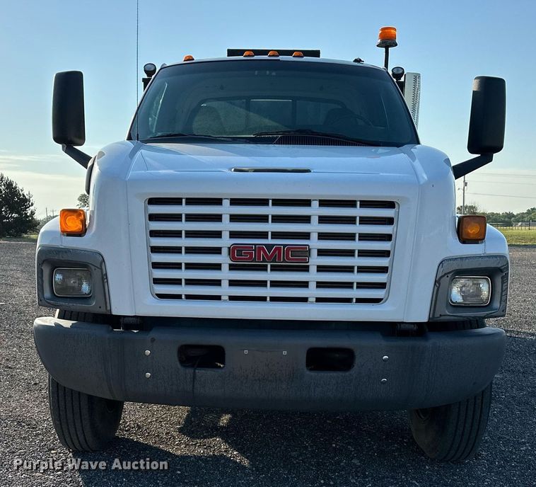 image for item KW9198 2003 GMC C7500  flatbed truck