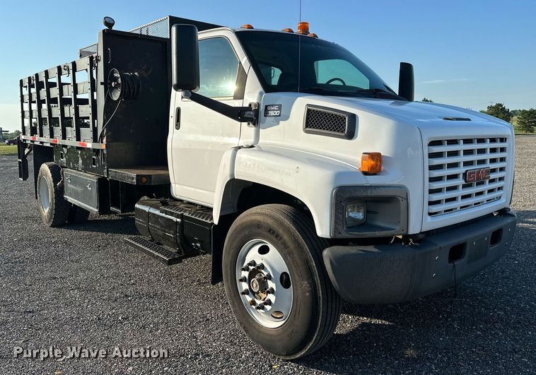 image for item KW9198 2003 GMC C7500  flatbed truck