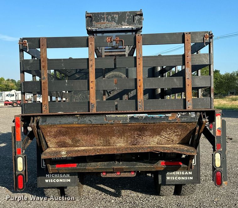 image for item KW9198 2003 GMC C7500  flatbed truck