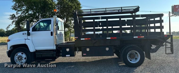 image for item KW9198 2003 GMC C7500  flatbed truck