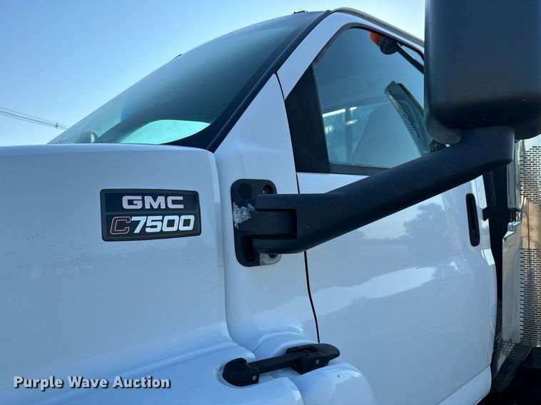 image for item KW9198 2003 GMC C7500  flatbed truck