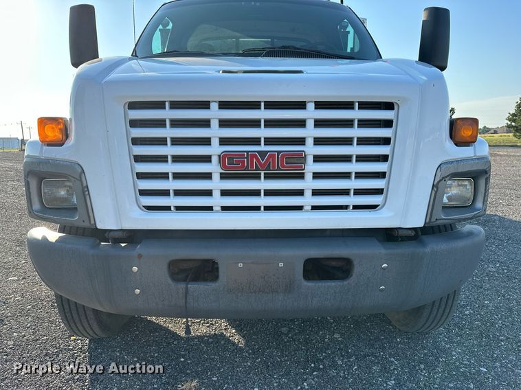 image for item KW9198 2003 GMC C7500  flatbed truck