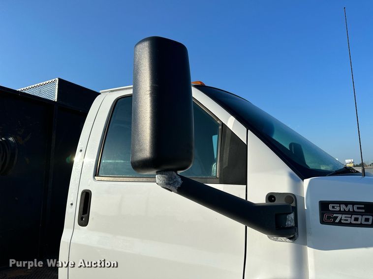 image for item KW9198 2003 GMC C7500  flatbed truck