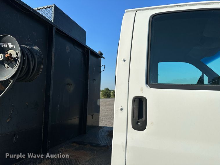 image for item KW9198 2003 GMC C7500  flatbed truck