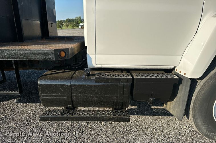 image for item KW9198 2003 GMC C7500  flatbed truck