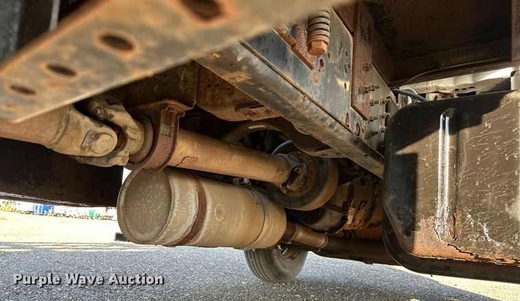 image for item KW9198 2003 GMC C7500  flatbed truck