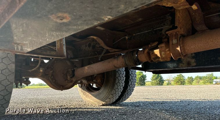 image for item KW9198 2003 GMC C7500  flatbed truck