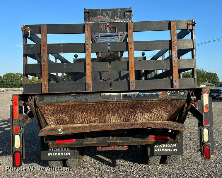 image for item KW9198 2003 GMC C7500  flatbed truck