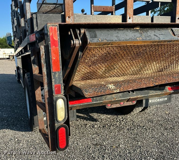 image for item KW9198 2003 GMC C7500  flatbed truck