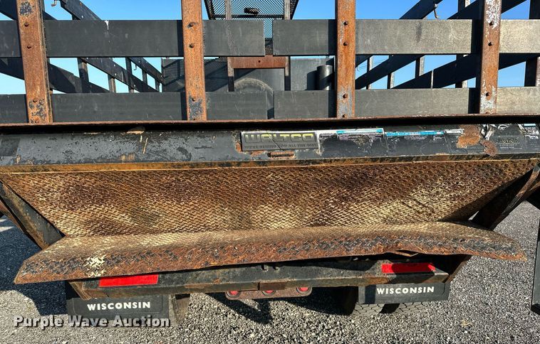 image for item KW9198 2003 GMC C7500  flatbed truck