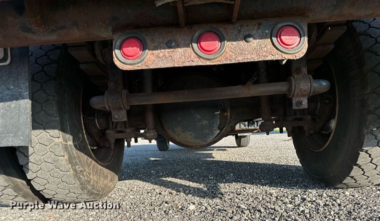 image for item KW9198 2003 GMC C7500  flatbed truck