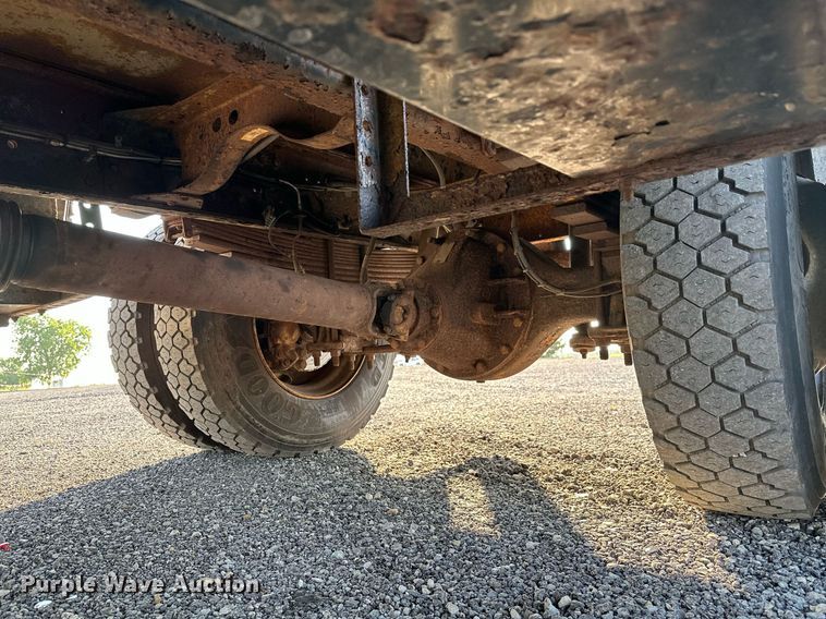 image for item KW9198 2003 GMC C7500  flatbed truck