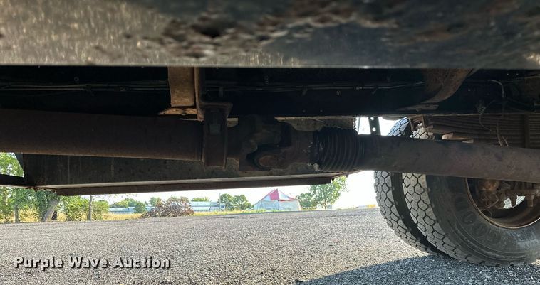 image for item KW9198 2003 GMC C7500  flatbed truck