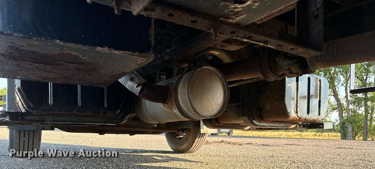 image for item KW9198 2003 GMC C7500  flatbed truck