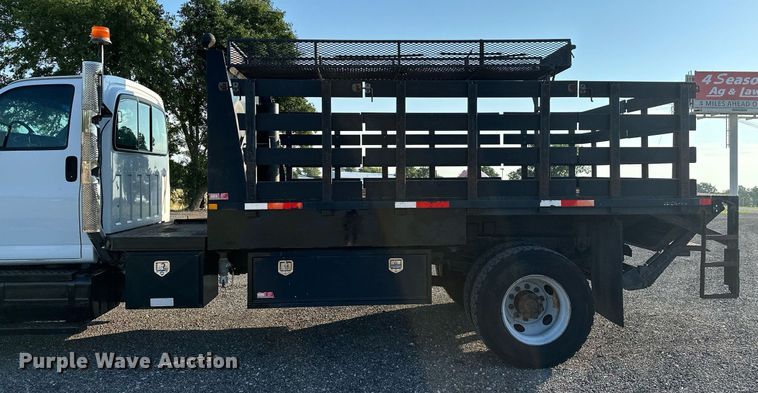 image for item KW9198 2003 GMC C7500  flatbed truck