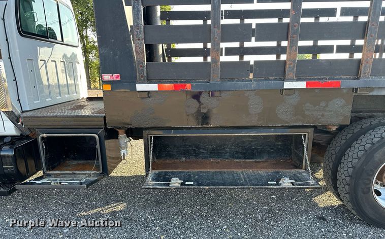 image for item KW9198 2003 GMC C7500  flatbed truck