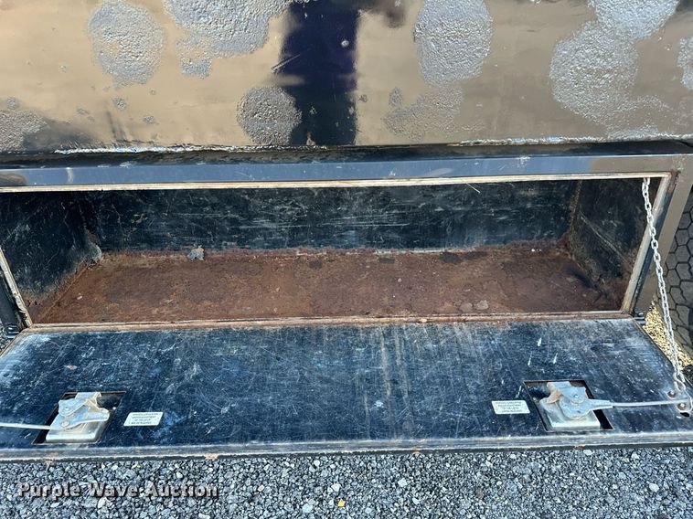 image for item KW9198 2003 GMC C7500  flatbed truck