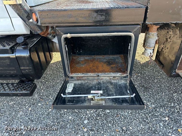 image for item KW9198 2003 GMC C7500  flatbed truck