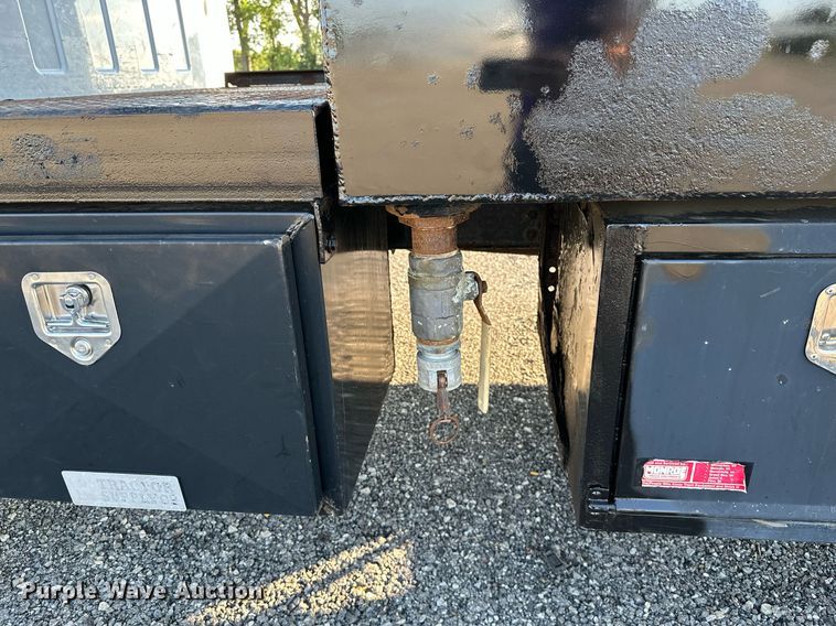 image for item KW9198 2003 GMC C7500  flatbed truck