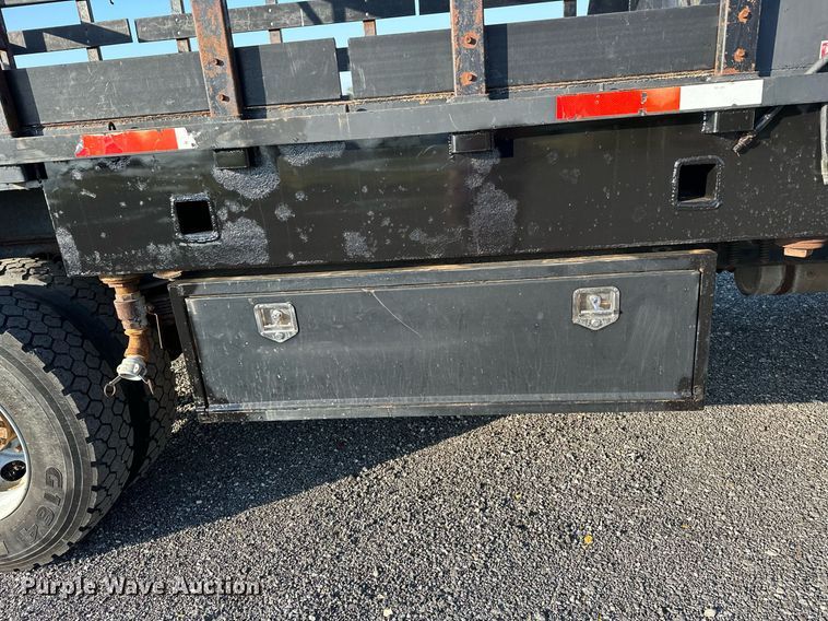 image for item KW9198 2003 GMC C7500  flatbed truck